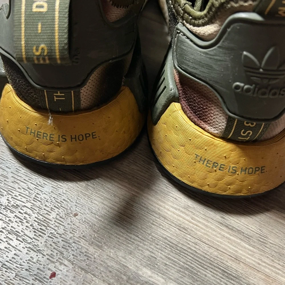 Adidas RARE Star‎ Wars Princess Leia Tennis Shoes- 8.5